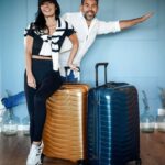 Diogo Beja Instagram - Estas fotos foram tiradas bem depois da nossa lua de mel só para mostrar que as nossas novas Samsonite #Proxis sobreviveram - e bem - aos carinhos do "handling" e aos mais de 22 mil kms de viagem! E isso só foi possível graças ao novo material, altamente flexível e resistente, exclusivo Samsonite, que volta à forma rapidamente. Quem me dera ser feito desse material, especialmente depois dos abusos da lua de mel. 😁 #MySamsonite @samsonite_pt #OsMariconços #AMiaeoDiogoCasaram
