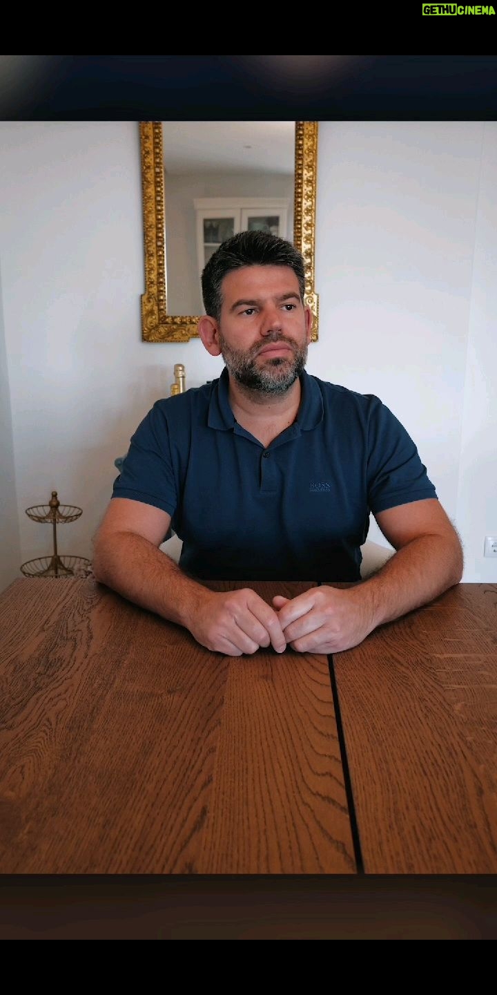 Diogo Beja Instagram - Sempre ouvi dizer "Abril, águas mil", mas eu sou mais seguidor da filosofia dos Vinhos do Tejo: em Abril, vinhos mil! 😎🍷 Se o tempo estiver chuvoso, temos mil vinhos tintos de opção. E se tivermos sorte com o tempo, podemos sempre aproveitar o sol para desconfinar com segurança.. e não faltam maravilhosas esplanadas que ligam maravilhosamente com os frescos brancos e rosés do Tejo. Podem encontrar alguns dos meus vinhos favoritos nas stories, bem como o link para a Viva o Vinho Shop. 😉 Abril.. vinhos mil, já sabem! 🍷🍷🍷🍷🍷🍷 #EmbaixadoresVinhosdoTejo #VinhosdoTejo