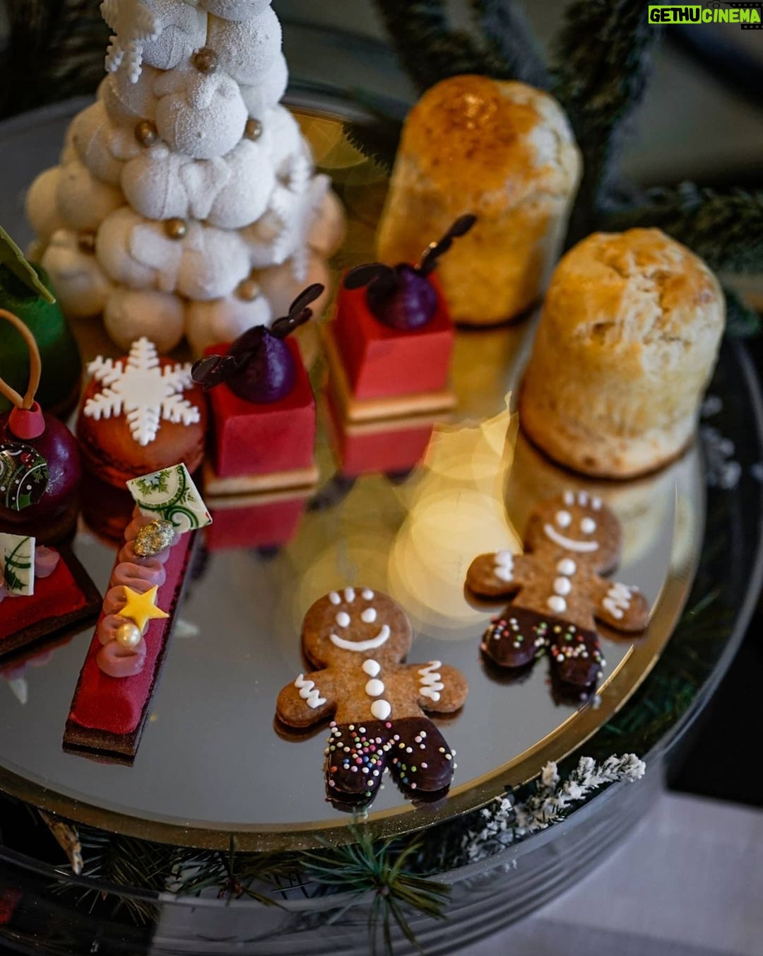 Diogo Beja Instagram - Uma das milhentas vantagens de ser marido da Mia é: quando a Mia é convidada para o chá de Natal do Ritz, em princípio leva o marido com ela. 😋😁 @miarelogio @fslisbon #foodphotography #foodporn #onthetable #bonappetit #bomapetite #christmastea #RitzLisboa #shooters_pt #faded_world #faded_portugal #p3top #15aoburro #gerador #gerador_eu #instiesgerador #igersportugal #portugaldenorteasul #visitPortugal #Portugal #igerslisboa #Lisbon #Lisboa #agameoftones #gameoftones Four Seasons Hotel Ritz Lisbon