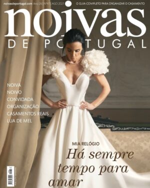 Diogo Beja Instagram - Lembro-me que a Mia estava nervosa. Até eu estava. Por ela, creio. A dada altura, saí do quarto de produção por instantes e recebi logo uma mensagem "não me deixes sozinha". Voltei minutos depois e percebi que o receio dela já tinha desaparecido. E comecei a identificar na equipa sinais que já vira em mim: eles estavam todos a apaixonar-se um bocadinho pela Mia! Como não? E foi essa cumplicidade que tornou este dia tão feliz e o resultado tão especial. Estou tão, tão, tão orgulhoso de ti! Parabéns, meu Amor! ♥️

Mas agora, comecemos a pensar na capa das Casadas de Portugal, sim? 😁

#noivasdePortugal #MiaRelogio #AMiaeoDiogoCasaram #OsMariconços
