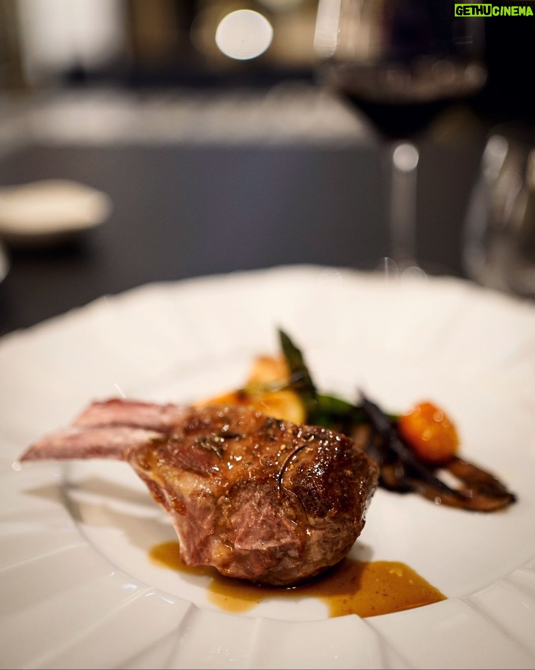 Diogo Beja Instagram - Não conseguimos dizer que não a um convite para comer bem. 😋 Por isso, aceitámos logo o convite do renovado @matizlisboa. E ainda bem! O Chef #DanielSchlaipfer levou-nos numa viagem de degustação de produtos nacionais, através da sua visão - e versão - muito própria. Foi tão bom que lhe dissemos que provávamos os restantes pratos noutra visita. 😁 @miarelogio @danielschlaipfer #foodphotography #foodporn #onthetable #bonappetit #bomapetite #kitchen #matizlisboa #sofitellisbon #sofitelworld #winelovers #shooters_pt #faded_world #faded_portugal #p3top #15aoburro #gerador #gerador_eu #instiesgerador #igersportugal #portugaldenorteasul #visitPortugal #Portugal #igerslisboa #Lisbon #Lisboa #agameoftones #gameoftones #sonyalphapt #sonya7iii Sofitel Lisbon Liberdade
