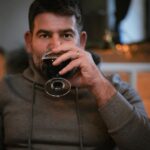 Diogo Beja Instagram - Há já algum tempo que queríamos experimentar o Oitto. Quando vimos que era um dos restaurantes do #ChefsAProvaEstrellaDamm nem pensámos duas vezes e marcámos logo! 😋 O menu é pensado para emparelhar as cervejas Damm com os pratos e.. "damn", que casamento maravilhoso! 😁 O pato de escabeche misturado à nossa frente na mesa é o parceiro perfeito para a Inedit e confesso que comi a melhor mousse de chocolate dos últimos tempos. Aliás, comi a melhor sobremesa dos últimos tempos!! E não é que a Bock Damm faz parte da preparação desta mousse? É deliciosa! Não deixem terminar o Chefs À Prova sem experimentarem um destes menus! Têm até dia 28. 😏 #pub #EstrellaDamm @estrelladammpt @oittorestaurante