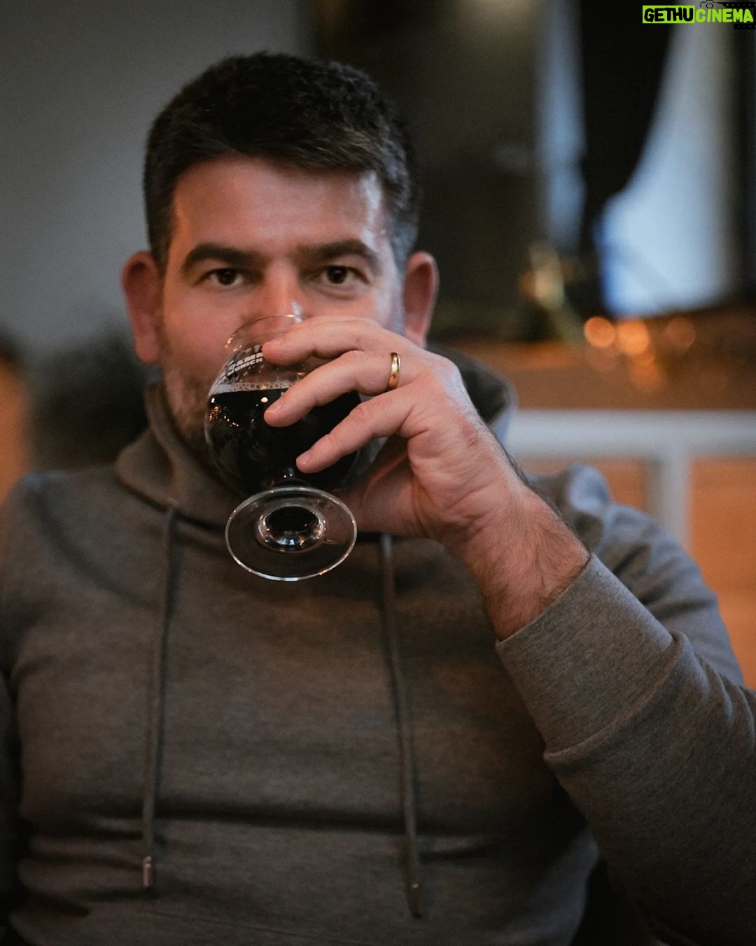 Diogo Beja Instagram - Há já algum tempo que queríamos experimentar o Oitto. Quando vimos que era um dos restaurantes do #ChefsAProvaEstrellaDamm nem pensámos duas vezes e marcámos logo! 😋 O menu é pensado para emparelhar as cervejas Damm com os pratos e.. "damn", que casamento maravilhoso! 😁 O pato de escabeche misturado à nossa frente na mesa é o parceiro perfeito para a Inedit e confesso que comi a melhor mousse de chocolate dos últimos tempos. Aliás, comi a melhor sobremesa dos últimos tempos!! E não é que a Bock Damm faz parte da preparação desta mousse? É deliciosa! Não deixem terminar o Chefs À Prova sem experimentarem um destes menus! Têm até dia 28. 😏 #pub #EstrellaDamm @estrelladammpt @oittorestaurante