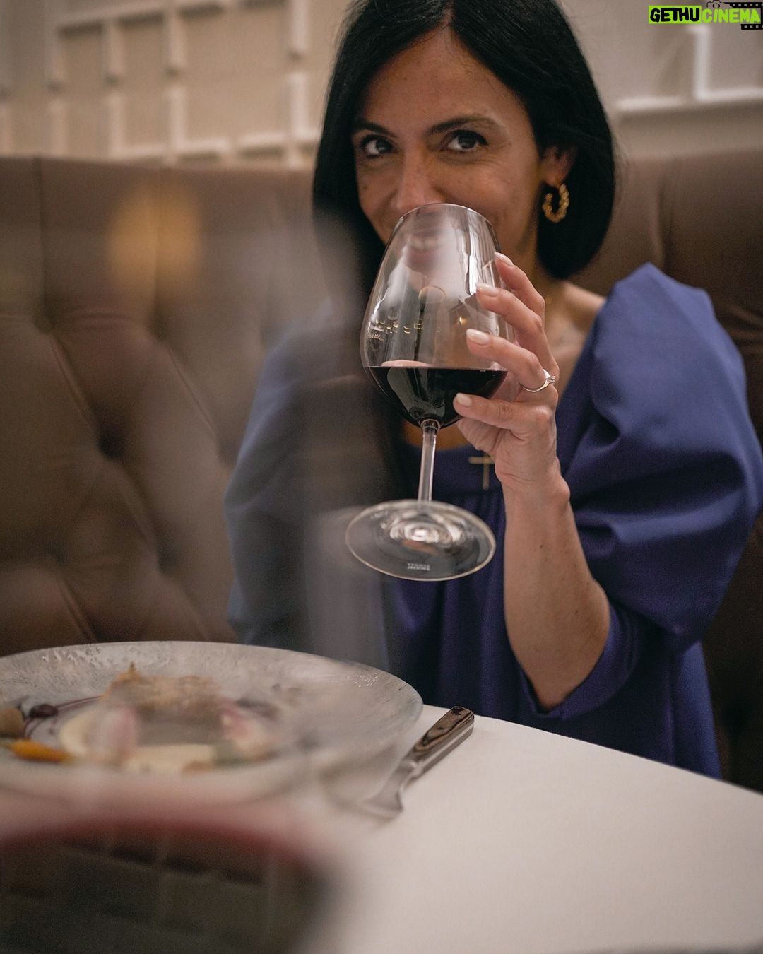Diogo Beja Instagram - Quando a Mia recebeu o convite para irmos jantar ao Sommelier, ficámos logo entusiasmados. Foi a escolha - difícil de tomar, na altura - para o nosso primeiro encontro e voltar seria sempre especial. E assim foi. Com a nova carta do Chef Gonçalo e uma preocupação renovada com a harmonização entre vinhos e comida, ficámos rendidos. Dêem-nos bom vinho, boa comida e a possibilidade de eu pegar na câmara.. e estamos lá! 😁 E que tenhamos muitos mais "primeiros encontros", @miarelogio! 😘♥️ #food #foodphotography #foodporn #onthetable #bonappetit #bomapetite #kitchen #sommelierlisboa #sommelierlisbon #winelovers #vinícola #shooters_pt #faded_world #faded_portugal #p3top #15aoburro #gerador #gerador_eu #instiesgerador #igersportugal #portugaldenorteasul #visitPortugal #Portugal #igerslisboa #Lisbon #Lisboa #agameoftones #gameoftones #sonyalphapt #sonya7iii Sommelier Lisbon