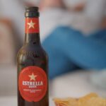 Diogo Beja Instagram - Se a Estrella Damm sabe maravilhosamente com o vosso snack favorito... então, imaginem com os pratos preparados propositadamente pelos chefs de 50 restaurantes de norte a sul do país e Açores. 😊 Opções não faltam! São 50 restaurantes, cada um com um menu 4 pratos, pensados para fazerem sobressair o sabor das cervejas Damm. Se derem a volta ao país, potencialmente podem provar 200 combinações comida-cerveja únicas. Eu vou hoje e prometo mostrar tudo em breve. E vocês? Chefsaprova.pt ! @estrelladammpt #ChefsAProvaEstrellaDamm #pub