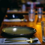 Diogo Beja Instagram - Este não é um post sobre comida. Um dos restaurantes favoritos da Mia fechou. Ainda no passado fim de semana, recebemos em casa o brunch do Clube Lisboeta.. e uns dias depois recebemos a notícia do encerramento. Ficámos em choque. É certo e sabido que adoramos comer e beber. Bem. Temos imensos restaurantes favoritos, mas três deles já fecharam desde março. Estamos a falar de pessoas que víamos regularmente, que eram simpáticas connosco, e que perderam os empregos. Ajudem os restaurantes, se puderem. Hoje em dia, qualquer restaurante vem a nossa casa em meia hora. Este fim de semana vai ser duro. Mas os restaurantes vão estar a trabalhar para quem tem de ficar em casa, não esqueçam. Estas fotos foram tiradas ao longo deste ano, nas várias visitas que fizemos ao @clubelisboeta. 😘 @miarelogio . . #fujifilmxt4 #fujixt4 #fujifilmxpt #food #foodphotography #foodporn #onthetable #bonappetit #bomapetite #clubelisboeta #winelovers #vinícola #shooters_pt #faded_world #faded_portugal #p3top #15aoburro #gerador #gerador_eu #instiesgerador #igersportugal #portugaldenorteasul #visitPortugal #Portugal #igerslisboa #Lisbon #Lisboa agameoftones #gameoftones