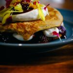Diogo Beja Instagram - Este não é um post sobre comida. Um dos restaurantes favoritos da Mia fechou. Ainda no passado fim de semana, recebemos em casa o brunch do Clube Lisboeta.. e uns dias depois recebemos a notícia do encerramento. Ficámos em choque. É certo e sabido que adoramos comer e beber. Bem. Temos imensos restaurantes favoritos, mas três deles já fecharam desde março. Estamos a falar de pessoas que víamos regularmente, que eram simpáticas connosco, e que perderam os empregos. Ajudem os restaurantes, se puderem. Hoje em dia, qualquer restaurante vem a nossa casa em meia hora. Este fim de semana vai ser duro. Mas os restaurantes vão estar a trabalhar para quem tem de ficar em casa, não esqueçam. Estas fotos foram tiradas ao longo deste ano, nas várias visitas que fizemos ao @clubelisboeta. 😘 @miarelogio . . #fujifilmxt4 #fujixt4 #fujifilmxpt #food #foodphotography #foodporn #onthetable #bonappetit #bomapetite #clubelisboeta #winelovers #vinícola #shooters_pt #faded_world #faded_portugal #p3top #15aoburro #gerador #gerador_eu #instiesgerador #igersportugal #portugaldenorteasul #visitPortugal #Portugal #igerslisboa #Lisbon #Lisboa agameoftones #gameoftones