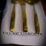 Diogo Beja Instagram - Este não é um post sobre comida. Um dos restaurantes favoritos da Mia fechou. Ainda no passado fim de semana, recebemos em casa o brunch do Clube Lisboeta.. e uns dias depois recebemos a notícia do encerramento. Ficámos em choque. É certo e sabido que adoramos comer e beber. Bem. Temos imensos restaurantes favoritos, mas três deles já fecharam desde março. Estamos a falar de pessoas que víamos regularmente, que eram simpáticas connosco, e que perderam os empregos. Ajudem os restaurantes, se puderem. Hoje em dia, qualquer restaurante vem a nossa casa em meia hora. Este fim de semana vai ser duro. Mas os restaurantes vão estar a trabalhar para quem tem de ficar em casa, não esqueçam. Estas fotos foram tiradas ao longo deste ano, nas várias visitas que fizemos ao @clubelisboeta. 😘 @miarelogio . . #fujifilmxt4 #fujixt4 #fujifilmxpt #food #foodphotography #foodporn #onthetable #bonappetit #bomapetite #clubelisboeta #winelovers #vinícola #shooters_pt #faded_world #faded_portugal #p3top #15aoburro #gerador #gerador_eu #instiesgerador #igersportugal #portugaldenorteasul #visitPortugal #Portugal #igerslisboa #Lisbon #Lisboa agameoftones #gameoftones
