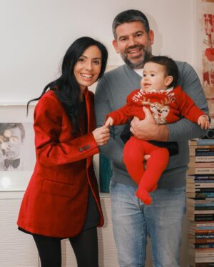 Diogo Beja Instagram - Um Feliz Natal 🎄🎁! Que não falte amor nos vossos corações ! ♥️
.
.
#postalnatal #amiaeodiogoforampais #babyemilia #natal2024