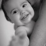 Diogo Beja Instagram – Emília contra os paparazzi. Ou demasiado interessada na minha câmara. 🙈🙈♥️ @miarelogio 

#Emilia #BabyEmilia #BabyEm #fujifilmxpt #fujifilmxh2 #sigma56mmf14 #AMiaeoDiogoForamPais