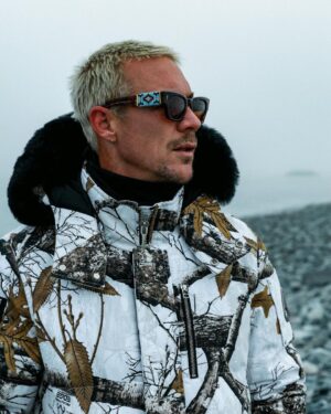 Diplo Instagram - I didn’t want to tell everyone but my PR team said I should address it. I did adopt a penguin while in Antarctica but the ops wouldn’t let me take him through Chilean immigration

I did a 90 minute set on a helipad in his honor, pls go watch it and drop a 🐧 below to let him know daddy still cares about him