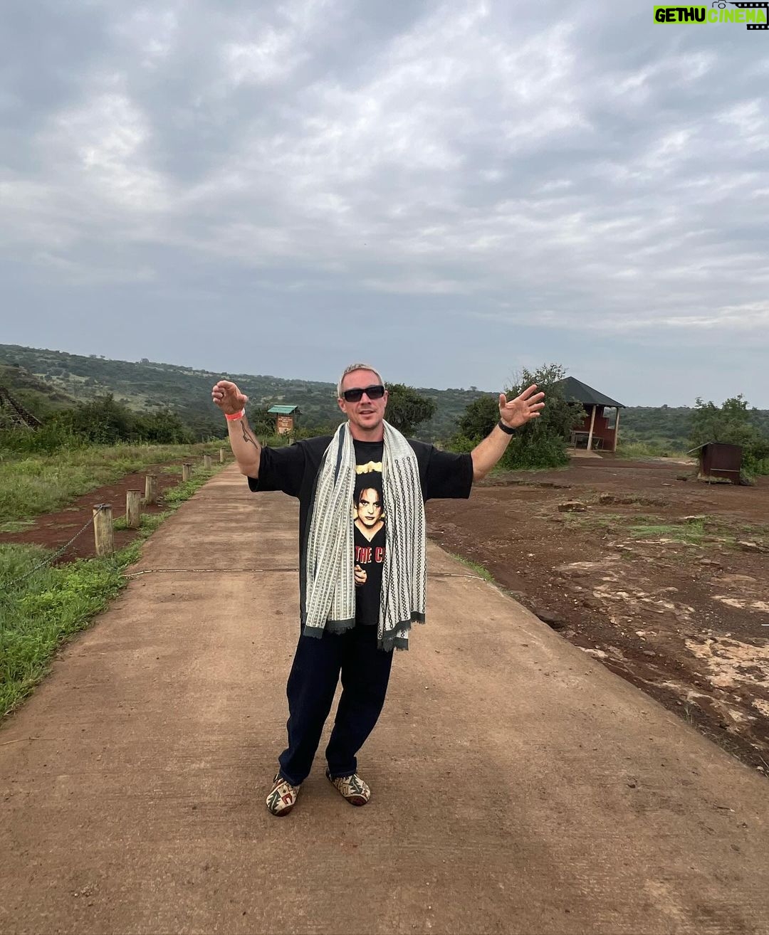 Diplo Instagram - Selfie with lions 🇰🇪 🛖📡🧑🏾🎤 Kenya Railways