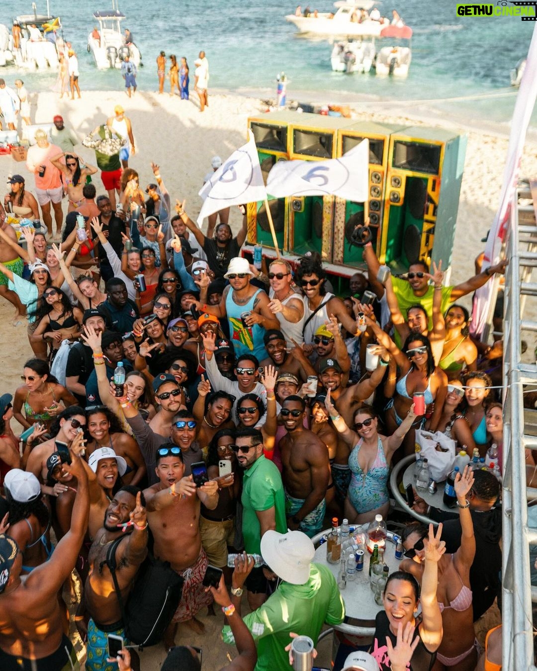 Diplo Instagram - off to a good start 🇯🇲💚🖤💛 Kingston, Jamaica