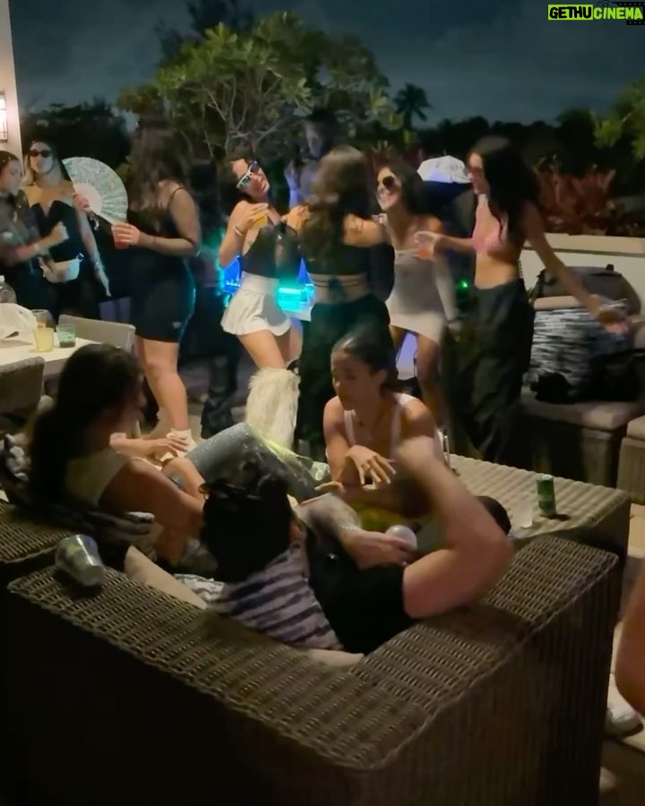 Diplo Instagram - A ti te doy a cualquier hora como a Denny’s San Juan, Puerto Rico