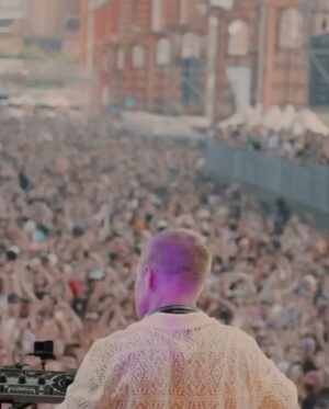 Diplo Instagram - Finally did it 🌍 Hit all 7 continents this year. Guess I gotta do 8 next year…

1 - Antarctica (should I drop the full set?)
2 - South America (Brazil)
3 - Asia (India)
4 - Africa (Morocco)
5 - North America (Burning Man)
6 - Europe (Italy)
7 - Australia