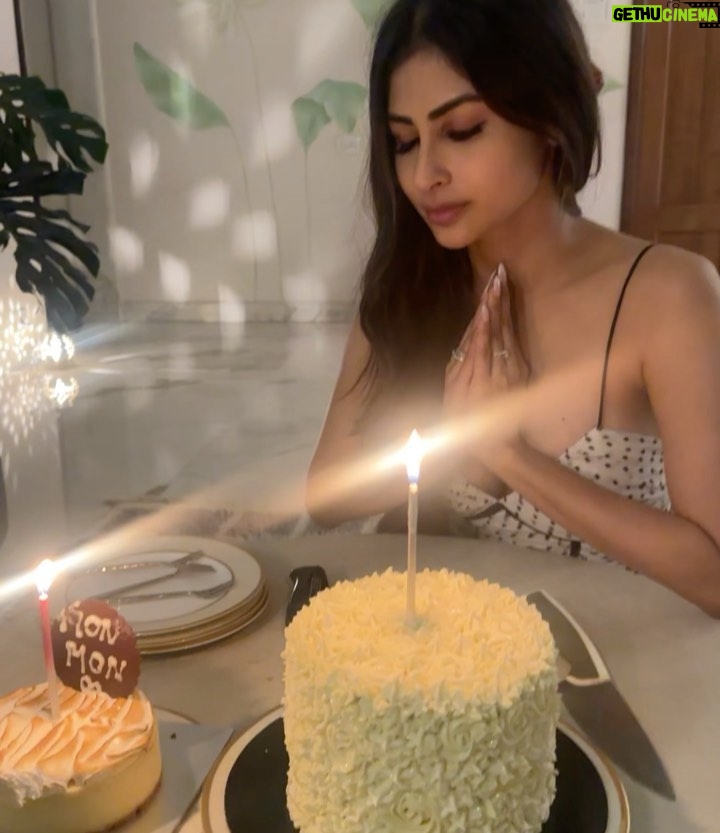 Disha Patani Instagram - My monz ❤️ You are so special and you really have changed my life this year in the most amazing way, All my happiest memories are with you❤️ . Happiest b’day to the most beautiful woman inside out ❤️ i love you so much🥹❤️ keep spreading your infectious love and positive energy everywhere you go🌸 i love you❤️