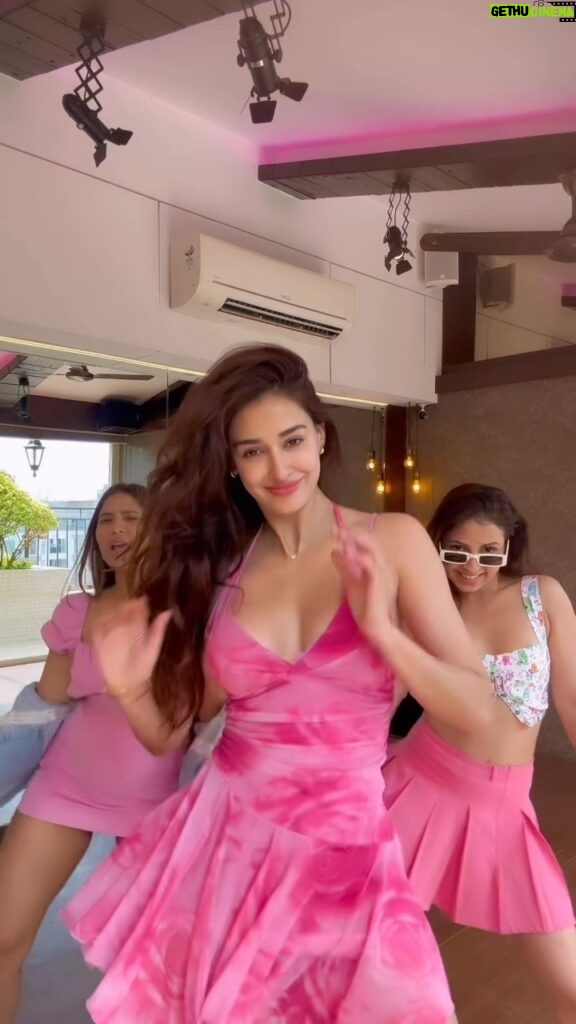 Disha Patani Instagram - #kyunkarufikar squad 🌸 show us what your version looks like🦋 full video out now✨ link in my bio❤️