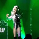 Divina De Campo Instagram - 6 years ago on the #heelsofhell tour something went wrong, I wasn’t supposed to sing at all on this tour but someone wasn’t ready or something like that so I got shoved on hahahaha a cheeky 15 minutes later everything was ready to carry on