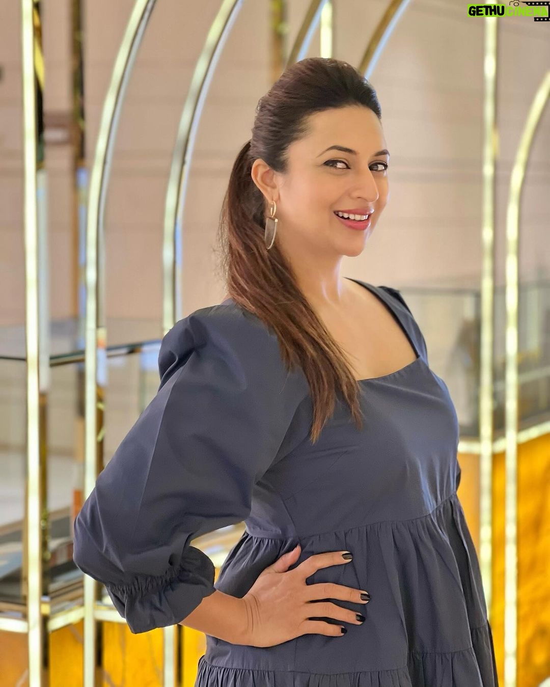 Divyanka Tripathi Instagram - Would you believe a person with 26M following if she says, I simply can't bring myself to clicking pictures and making reels!!!π€― Maybe its just that I get so absorbed in the moment and people that I forget to capture it in my phone and stick to making memories.π Yet, trying!π€