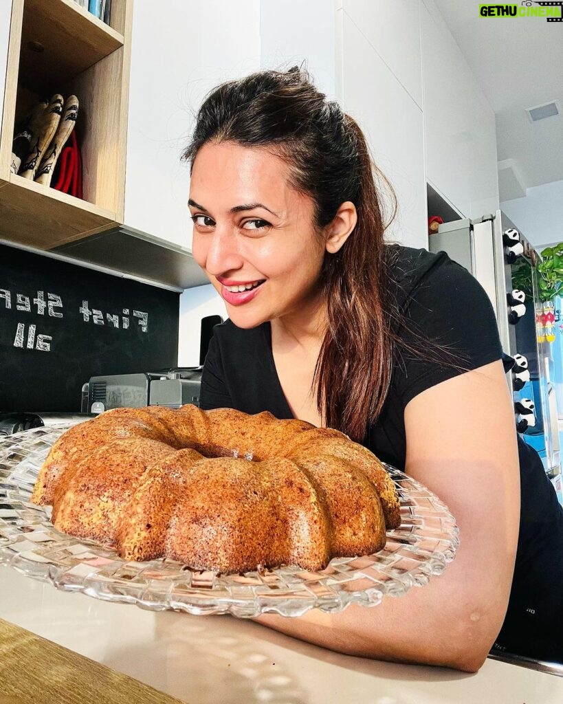 Divyanka Tripathi Instagram - When you feel compelled to have a healthy sweet treat that's delicious too, baking it at home is the best option.😍 #CarrotCake barely goes wrong. #GlutenFree #SugarFree
