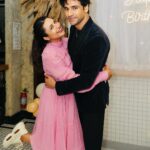 Divyanka Tripathi Instagram - Aapke janam ka jashn saal bhar chale... Jise na jame, woh side se chale! 😁 Mumbai - मुंबई