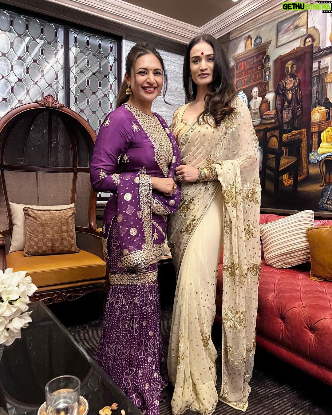 Divyanka Tripathi Instagram - मुलाक़ातों का सिलसिला यूँ ही चलता रहे… From Ekta's @ektarkapoor