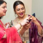 Divyanka Tripathi Instagram - गये थे छोटा सा बटुआ ले कर, लौटाया झोली भर प्यार दे कर। From Sandii's...