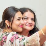 Divyanka Tripathi Instagram - गये थे छोटा सा बटुआ ले कर, लौटाया झोली भर प्यार दे कर। From Sandii's...