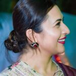 Divyanka Tripathi Instagram - Moods Colours Lights Drama ❤️💚🩵Happy Chhoti Diwali 💜💙🧡 Solos from Sandii's @sandiipsikcand . . . . Styling @stylebysugandhasood Outfit @vyoum_official Jewellery @glamjoyeria @oakpinionpr