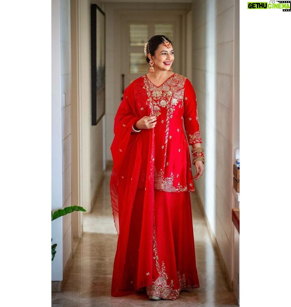 Divyanka Tripathi Instagram - Put on your red, drive away your blues! ❤ . . . Styling: @stylebysugandhasood Outfit: @emiraasbyindrani Jewellery: @rimayu07 Makeup : @sharukh_rocks902 Photographer : @prathameshb84