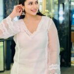 Divyanka Tripathi Instagram - मेरे अपने !😍