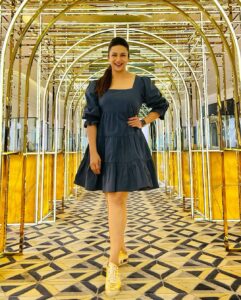 Divyanka Tripathi Instagram - Would you believe a person with 26M following if she says, I simply can't bring myself to clicking pictures and making reels!!!🤯 Maybe its just that I get so absorbed in the moment and people that I forget to capture it in my phone and stick to making memories.😇 Yet, trying!🤞