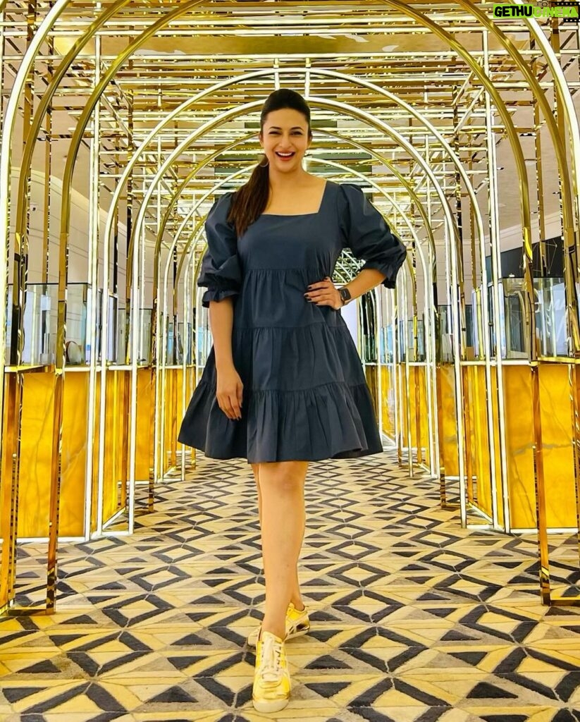 Divyanka Tripathi Instagram - Would you believe a person with 26M following if she says, I simply can't bring myself to clicking pictures and making reels!!!🤯 Maybe its just that I get so absorbed in the moment and people that I forget to capture it in my phone and stick to making memories.😇 Yet, trying!🤞