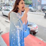 Divyanka Tripathi Instagram - Satur-date well spent! Blockbuster Bollywood movie followed by an 'almost' shared platter of streetside Golgappa and later a take away binge plate of Paapdi-chaat. Chhote pal, badi khushiyan! . . . With @vivekdahiya In @zubeida_diaries @socialpinnaclepr Lokhandwala