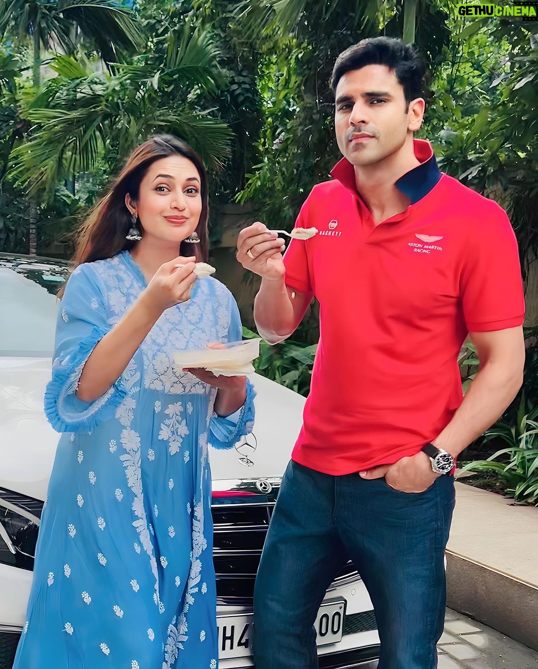 Divyanka Tripathi Instagram - Satur-date well spent! Blockbuster Bollywood movie followed by an 'almost' shared platter of streetside Golgappa and later a take away binge plate of Paapdi-chaat. Chhote pal, badi khushiyan! . . . With @vivekdahiya In @zubeida_diaries @socialpinnaclepr Lokhandwala