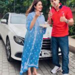 Divyanka Tripathi Instagram - Satur-date well spent! Blockbuster Bollywood movie followed by an 'almost' shared platter of streetside Golgappa and later a take away binge plate of Paapdi-chaat. Chhote pal, badi khushiyan! . . . With @vivekdahiya In @zubeida_diaries @socialpinnaclepr Lokhandwala