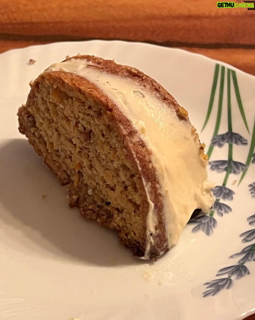 Divyanka Tripathi Instagram - When you feel compelled to have a healthy sweet treat that's delicious too, baking it at home is the best option.😍 #CarrotCake barely goes wrong. #GlutenFree #SugarFree