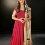Divyanka Tripathi Instagram - Not just posing like a singer– Living my Indian Idol fantasy right here!🎤🌟😁 Outfitby: @dsignersonia Styledby: @stylebysugandhasood Jewelelry: @aquamarine_jewellery Makeup: @sharukh_rocks902 Hair: @irshad__hair