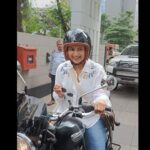 Divyanka Tripathi Instagram - Divyanka Tripathi Dahiya Dhakkad Entry on Bike 😍❤️💞🔥 #divyankatripathi #yhm #divyankatripathidahiya #yehhaimohabbatein #ishra #divyanka #divan #karanpatel #ishita #ishitabhalla #dt #divek #ishitaramanbhalla #kkk #hinakhan #dtd #khatronkekhiladi #vivekdahiya #mouniroy #love #ramankumarbhalla #jhansikirani #raman #divyankatripatidahiya #jasminbhasin #jenniferwinget #rubinadilaik #jkr #starplus #ramanbhalla Lokandwala Andheri West