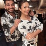 Divyanka Tripathi Instagram - Reuniting with friends after a long time! ❤️