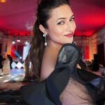 Divyanka Tripathi Instagram - Black rose in a colorful bouquet. Styled by : @stylebysugandhasood @teamsugandhasood Outfit : @rajgharana.rg Jewellery : @rimayu07 Assisted by : @_saakshiib