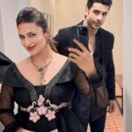 Divyanka Tripathi Instagram - Black rose in a colorful bouquet. Styled by : @stylebysugandhasood @teamsugandhasood Outfit : @rajgharana.rg Jewellery : @rimayu07 Assisted by : @_saakshiib
