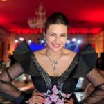 Divyanka Tripathi Instagram - Black rose in a colorful bouquet. Styled by : @stylebysugandhasood @teamsugandhasood Outfit : @rajgharana.rg Jewellery : @rimayu07 Assisted by : @_saakshiib