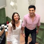 Divyanka Tripathi Instagram - Dil hai chhota sa! 🤍💗