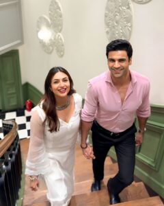 Divyanka Tripathi Instagram - Dil hai chhota sa! 🤍💗
