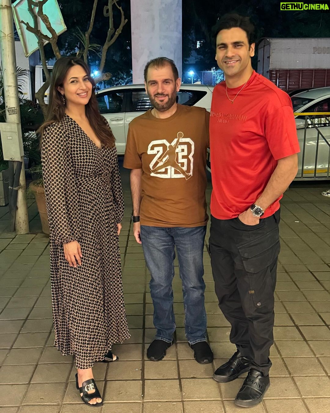 Divyanka Tripathi Instagram - Meeting two incredible #friends of mine in #Mumbai ! @vivekdahiya and @divyankatripathidahiya those two are not just passionate #bikers but also dedicated professionals in the #media field. Their love for adventure on wheels and their creative pursuits in #media always make our conversations exciting. #vivekdahiya #divek #divyankatripathidahiya #divyankatripathi #divyankadahiya #divyanka #divyankatripathidahiya #yehhaimohabbatein #divyanka #divan #karanpatel #divyankadahiya ⠀ #india #bollywood #Aljanahi #Aljanahi_in_town India Mumbai