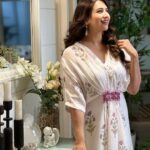 Divyanka Tripathi Instagram - These lyrics are my caption... If you want it, it will be so! 💗 💗 💗 @meghmalhaar_ @oakpinionpr @sharukh_rocks902 @hairstylistshalinisingh