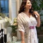 Divyanka Tripathi Instagram – These lyrics are my caption…
If you want it, it will be so!
💗
💗
💗
@meghmalhaar_  @oakpinionpr
@sharukh_rocks902  @hairstylistshalinisingh