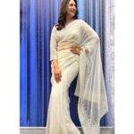 Divyanka Tripathi Instagram - Chaandni si chamakti woh... ✨ ✨ ✨ Outfit by: @shreeaaryaofficial @rashmi_aarya Jewellery: @ellemorafashions Filmistan