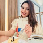 Divyanka Tripathi Instagram - Chilled out Sunday @jilmilofficial 🧥